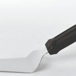 ΣΠΑΤΟΥΛΑ ΣΕΡΒΙΡΙΣΜΑΤΟΣ ΤΡΙΓΩΝΙΚΗ ΜΕ ΛΑΜΑ 15Χ6 CM ΚΑΙ ΛΑΒΗ ΡΡ